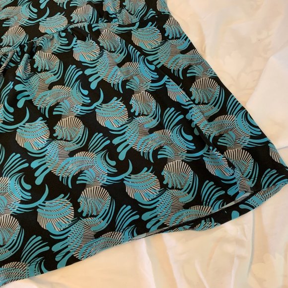 Shell and Brush Stroke Design Short Sleeve Tunic/Shirt - Picture 7 of 12